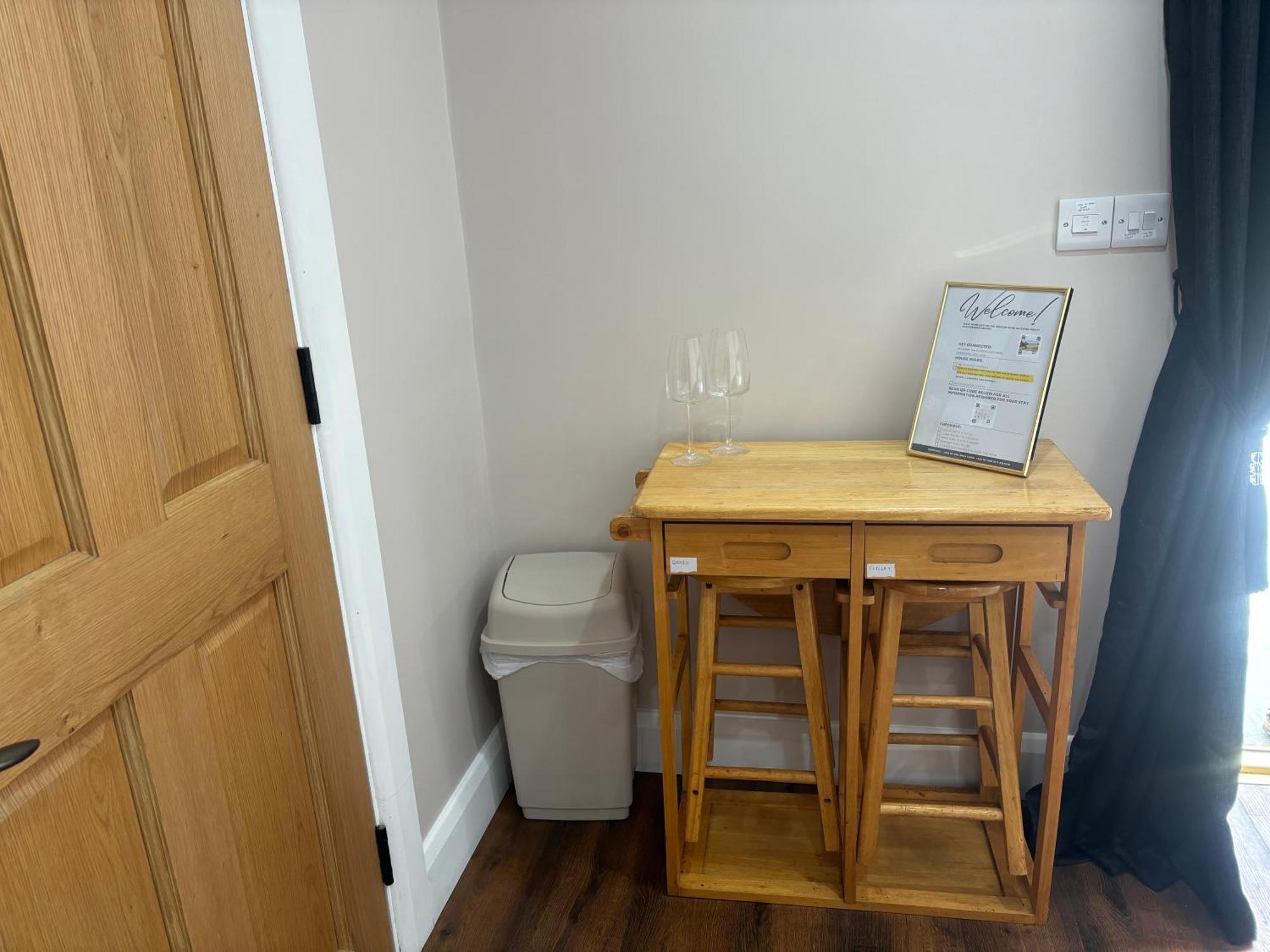 Private Detached Small Bedroom And Bathroom Only- This Is Not An Apartment Butlersbridge Exteriér fotografie