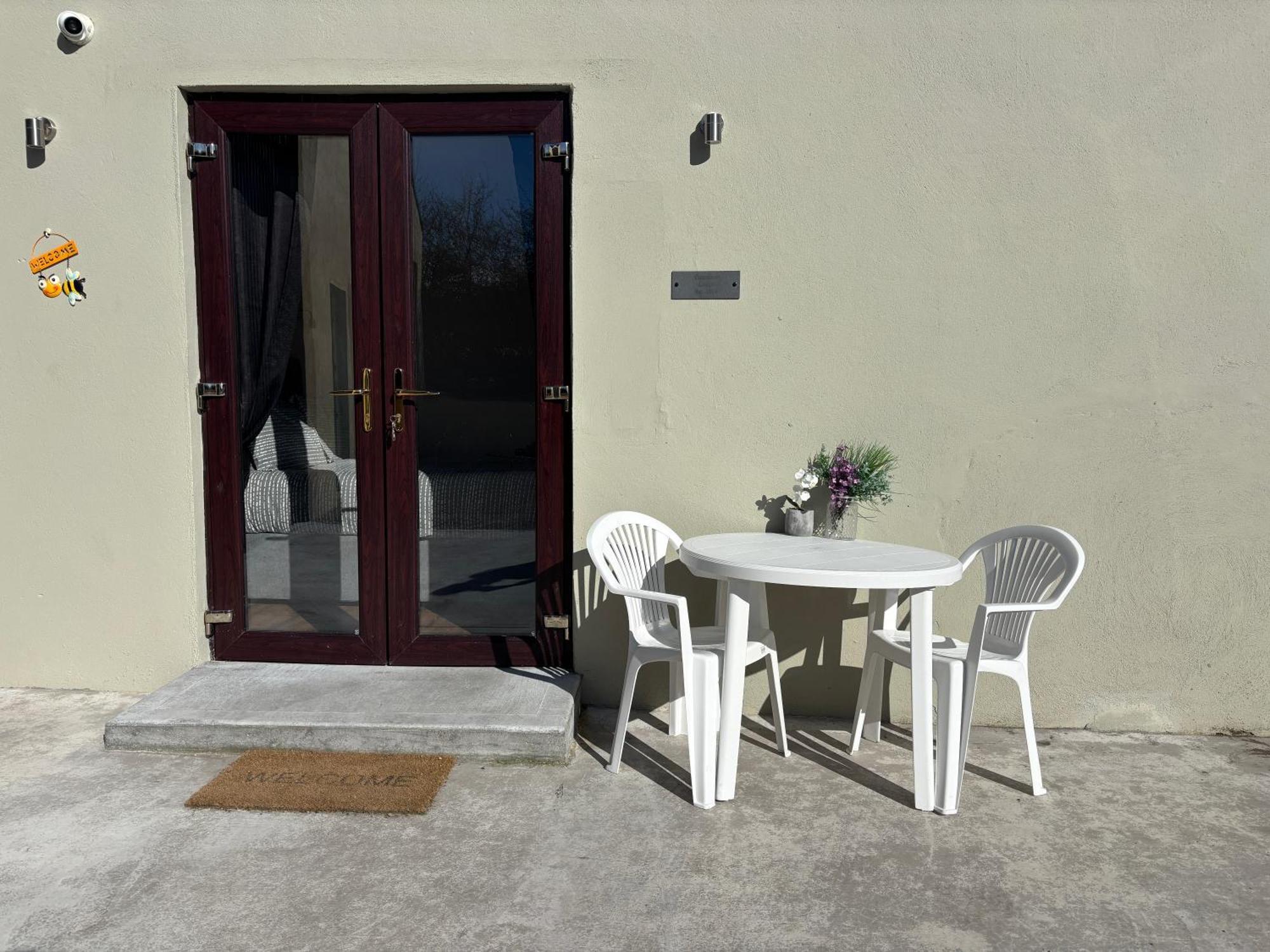 Private Detached Small Bedroom And Bathroom Only- This Is Not An Apartment Butlersbridge Exteriér fotografie